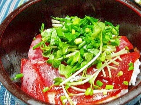 簡単にできちゃうピリ辛!マグロづけ丼